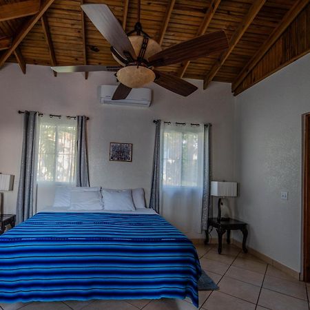 Seaside Inn Roatan เวสต์ เบย์ ภายนอก รูปภาพ