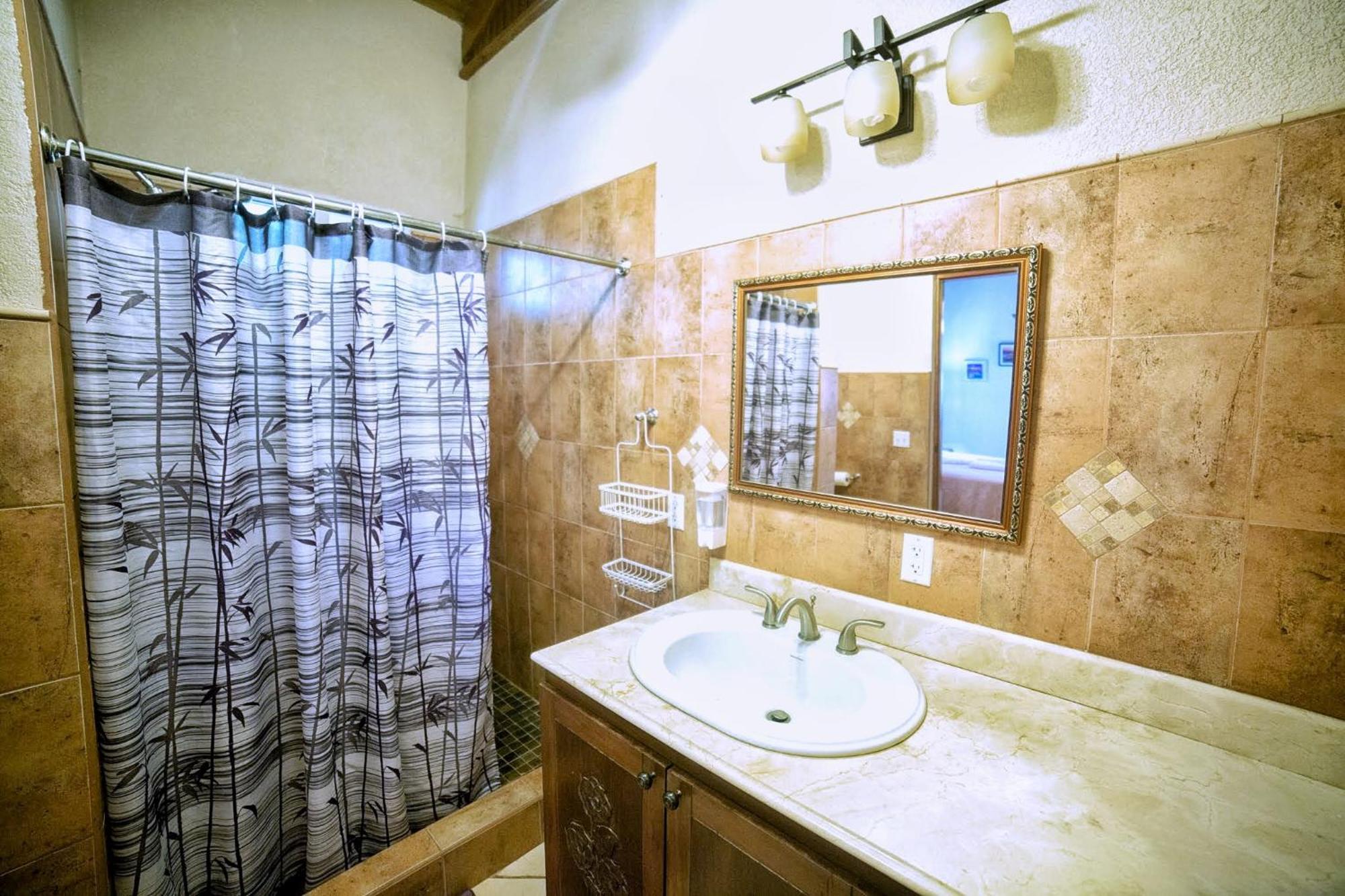 Seaside Inn Roatan เวสต์ เบย์ ภายนอก รูปภาพ